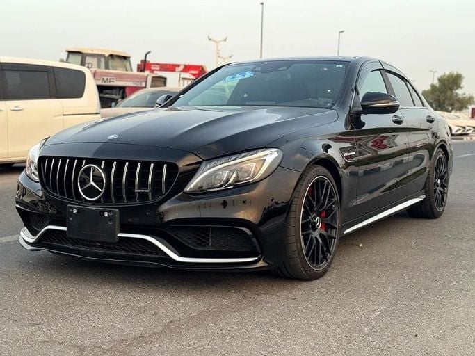 Подержанный Mercedes-Benz C-Class AMG 63 AMG S IV (W205), 4.0 л, 2016 в Дубае от Lucky Star Motors Черный цвет. Американская | AUTO.AE