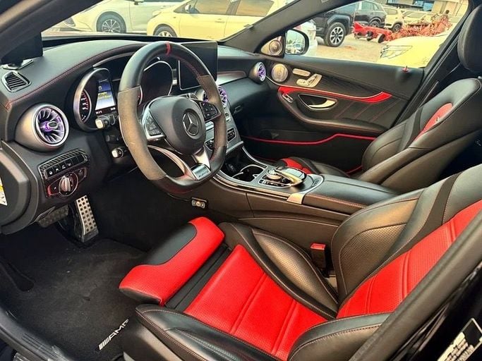 Подержанный Mercedes-Benz C-Class AMG 63 AMG S IV (W205), 4.0 л, 2016 в Дубае от Lucky Star Motors Черный цвет. Американская | AUTO.AE