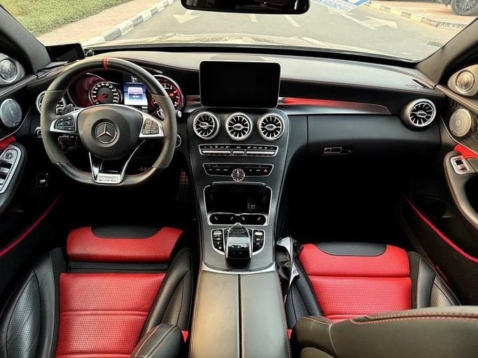 Подержанный Mercedes-Benz C-Class AMG 63 AMG S IV (W205), 4.0 л, 2016 в Дубае от Lucky Star Motors Черный цвет. Американская | AUTO.AE