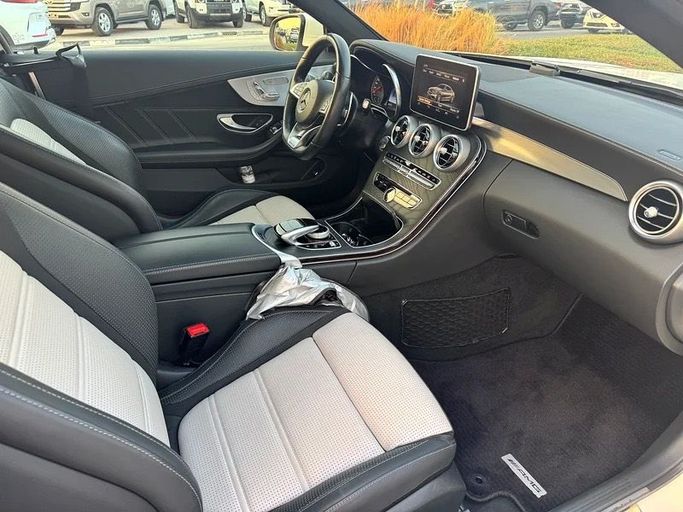 Подержанный Mercedes-Benz C-Class AMG 63 AMG IV (W205), 4.0 л, 2017 в Дубае от Lucky Star Motors Белый цвет. Японская | AUTO.AE