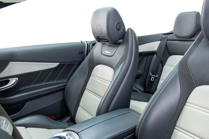 Подержанный Mercedes-Benz C-Class AMG 63 AMG S IV (W205) Рестайлинг, 4.0 л, 2019 в Дубае от The Car Superstore Синий цвет. Японская | AUTO.AE