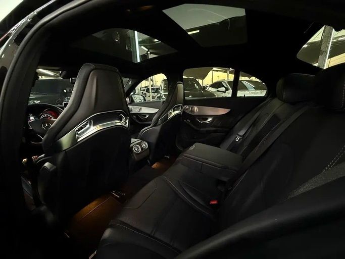 Подержанный Mercedes-Benz C-Class AMG 63 AMG IV (W205), 4.0 л, 2018 в Дубае от Platform Used Cars Черный цвет. Корейская | AUTO.AE