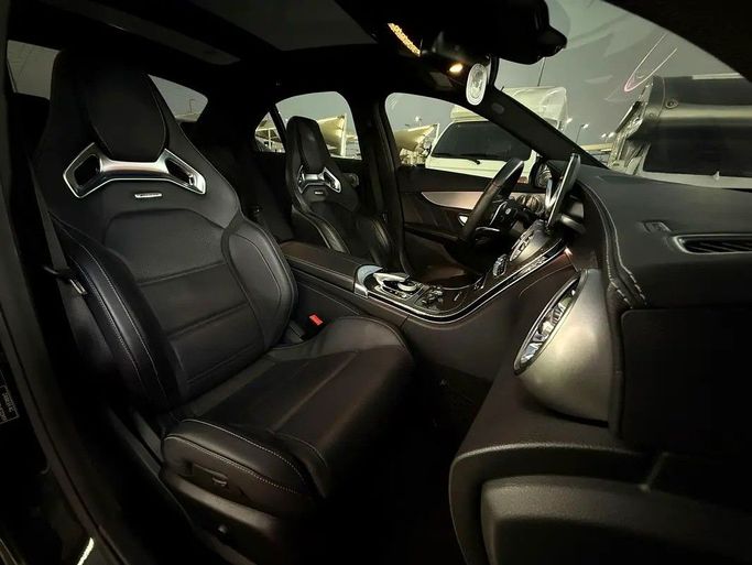 Подержанный Mercedes-Benz C-Class AMG 63 AMG IV (W205), 4.0 л, 2018 в Дубае от Platform Used Cars Черный цвет. Корейская | AUTO.AE