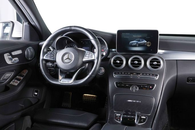 Подержанный Mercedes-Benz C-Class AMG 63 AMG IV (W205), 4.0 л, 2017 в Дубае от The Car Superstore Белый цвет. Японская | AUTO.AE