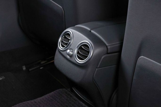 Подержанный Mercedes-Benz C-Class AMG 63 AMG IV (W205), 4.0 л, 2017 в Дубае от The Car Superstore Белый цвет. Японская | AUTO.AE