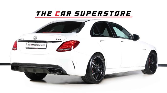 Подержанный Mercedes-Benz C-Class AMG 63 AMG IV (W205), 4.0 л, 2017 в Дубае от The Car Superstore Белый цвет. Японская | AUTO.AE