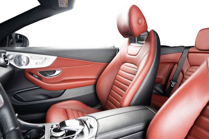 Подержанный Mercedes-Benz C-Class AMG 43 AMG IV (W205) Рестайлинг, 3.0 л, 2019 в Дубае от The Car Superstore Белый цвет. GCC | AUTO.AE