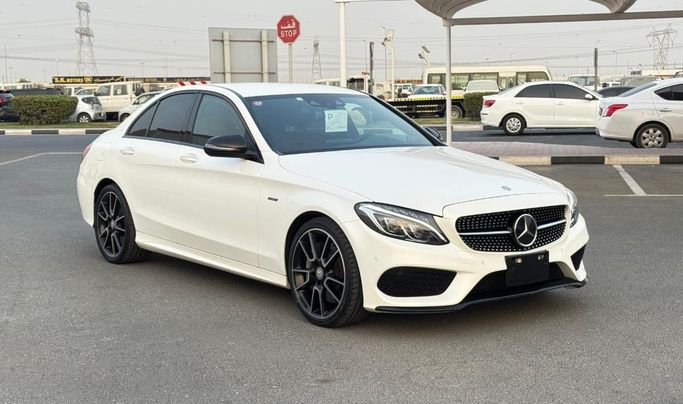 Подержанный Mercedes-Benz C-Class AMG 450 AMG IV (W205), 3.0 л, 2016 в Дубае от WADHWANI CARS DUBAI Белый цвет. Японская | AUTO.AE