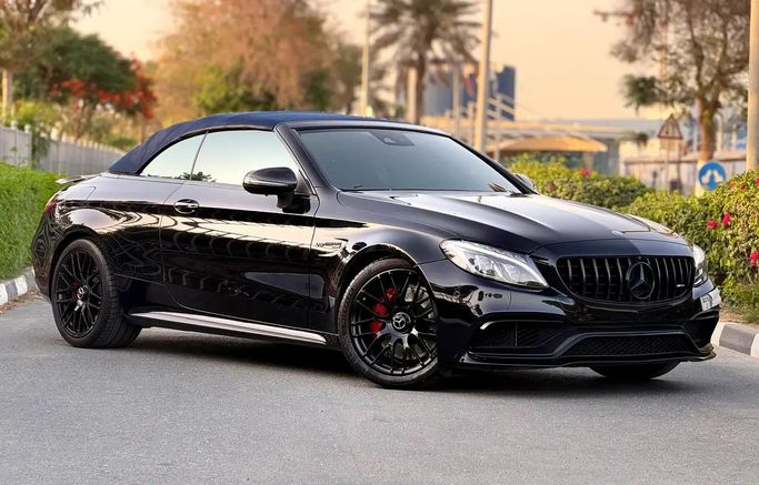 مستعملة Mercedes-Benz C-Class AMG 63 AMG S IV (W205), 4.0 l, 2017 في في دبي من Global Network Motors ، اللون أسود. المواصفات الكورية | AUTO.AE | إعلان #252198