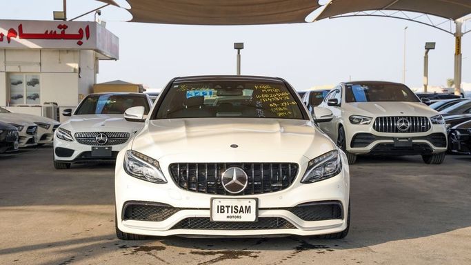 مستعملة Mercedes-Benz C-Class AMG 63 AMG IV (W205), 4.0 l, 2017 في في دبي من Ibitisam Motors FZCO، اللون أبيض. المواصفات اليابانية | AUTO.AE | إعلان #259982