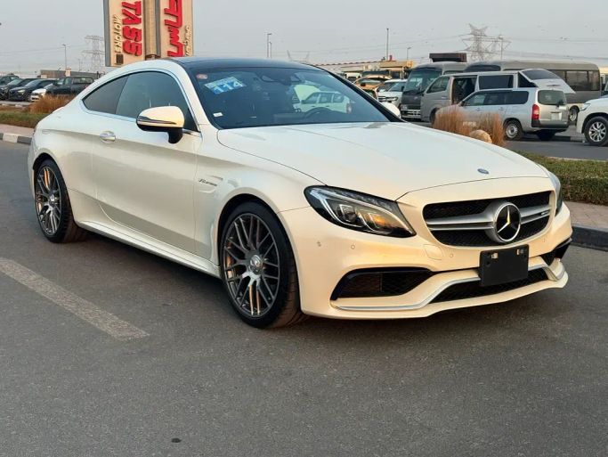 مستعملة Mercedes-Benz C-Class AMG 63 AMG IV (W205), 4.0 l, 2017 في في دبي من Lucky Star Motors، اللون أبيض. المواصفات اليابانية | AUTO.AE | إعلان #262299