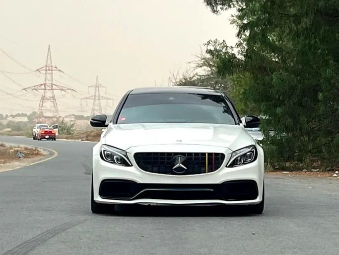 مستعملة Mercedes-Benz C-Class AMG 63 AMG S IV (W205), 4.0 l, 2017 في في دبي من Prestige Motos (SHJ)، اللون أبيض. المواصفات الأمريكية | AUTO.AE | إعلان #264918