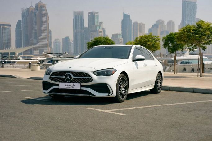 Mercedes-Benz C-Class 300 V (W206), 2024 قياسي سيدان للتأجير في في دبي من LeveL Up Car Rental ، اللون أبيض | AUTO.AE | إعلان #1805