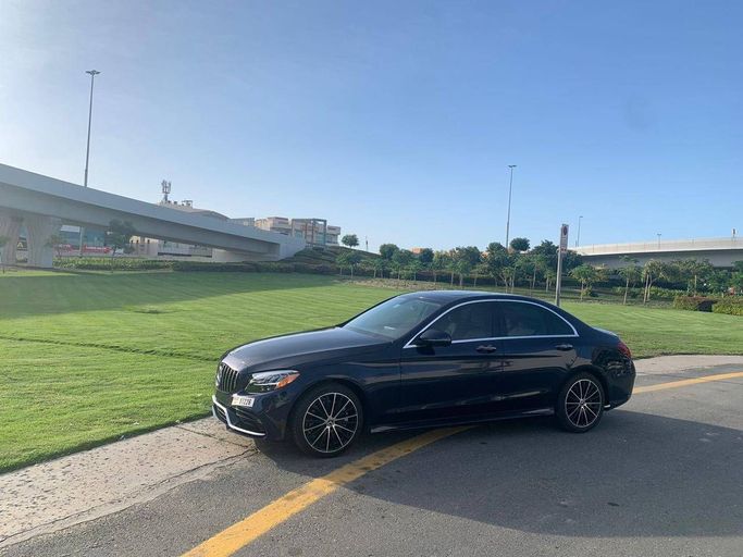 Mercedes-Benz C-Class 300 V (W206), 2021 седан стандарт класса в Дубае от JON Luxury Car Rental LLC синий цвет | AUTO.AE