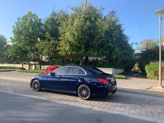 Mercedes-Benz C-Class 300 V (W206), 2021 седан стандарт класса в Дубае от JON Luxury Car Rental LLC синий цвет | AUTO.AE