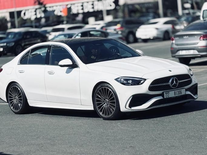 Mercedes-Benz C-Class 260 L V (W206), 2025 седан стандарт класса в Дубае от Uptown Rent A Car LLC белый цвет | AUTO.AE