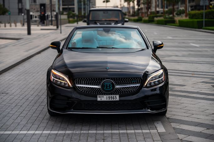 Mercedes-Benz C-Class 300 IV (W205) Рестайлинг, 2021 кабриолет  класса в Дубае от Royal Dream черный цвет | AUTO.AE