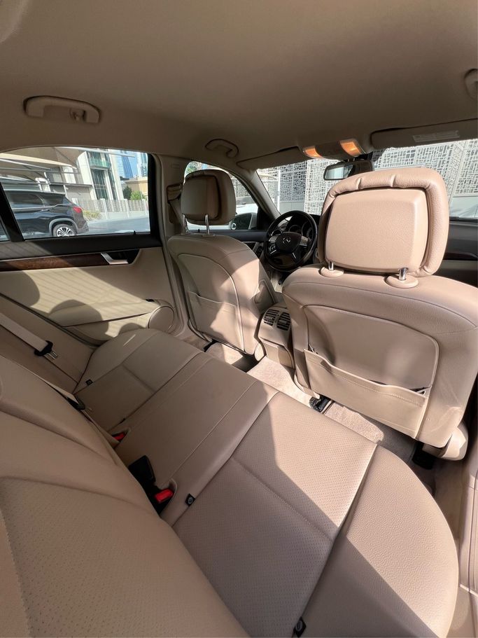 Used Mercedes-Benz C-Class 180 III (W204) Facelift, 1.6 l, 2013 in Dubai, White color. GCC Specs | AUTO.AE