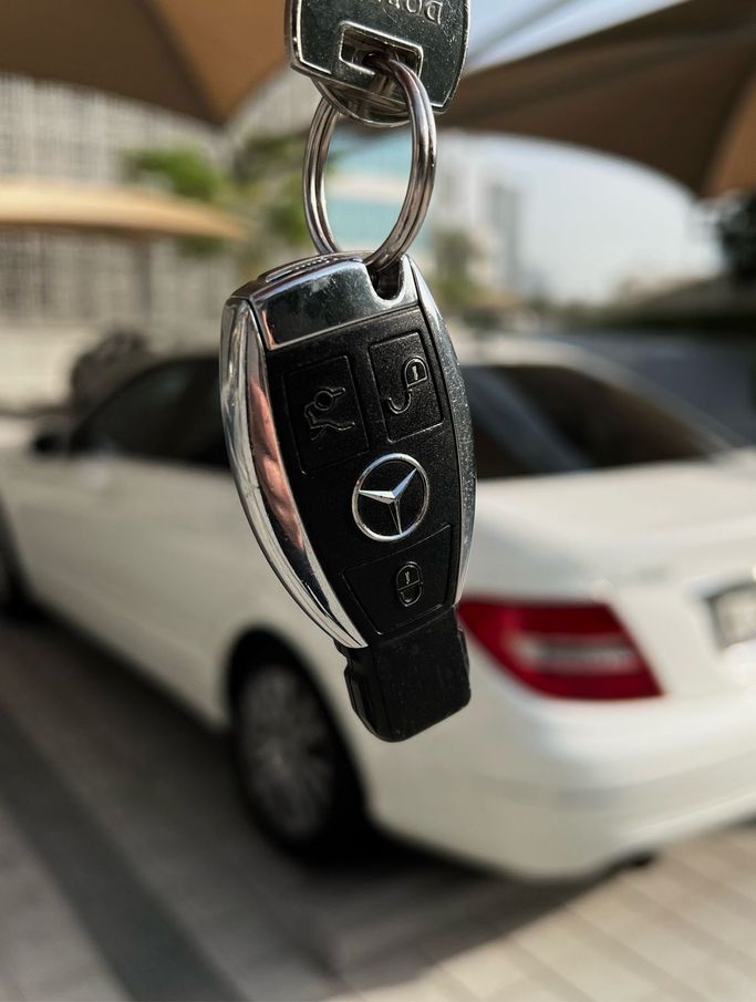 Used Mercedes-Benz C-Class 180 III (W204) Facelift, 1.6 l, 2013 in Dubai, White color. GCC Specs | AUTO.AE