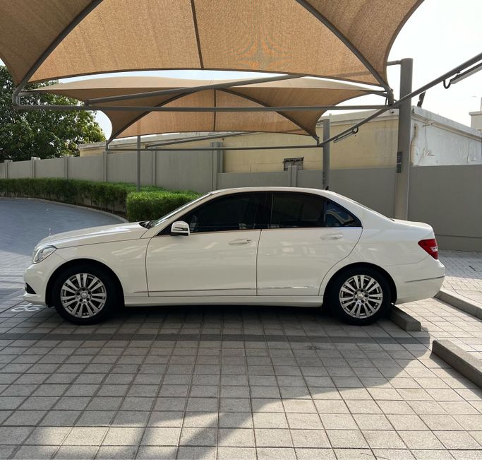 Used Mercedes-Benz C-Class 180 III (W204) Facelift, 1.6 l, 2013 in Dubai, White color. GCC Specs | AUTO.AE