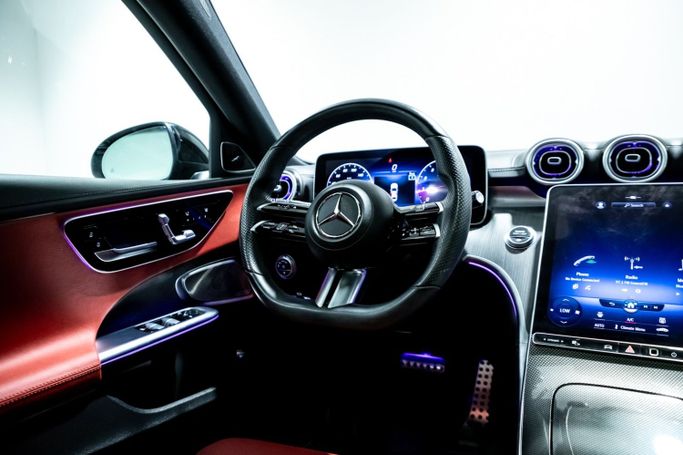 Подержанный Mercedes-Benz C-Class 300 V (W206), 2.0 л, 2022 в Дубае от C7 Motors Черный цвет. Американская | AUTO.AE