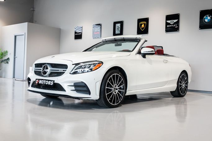 Подержанный Mercedes-Benz C-Class 300 V (W206), 2.0 л, 2023 в Дубае от C7 Motors Белый цвет. Американская | AUTO.AE