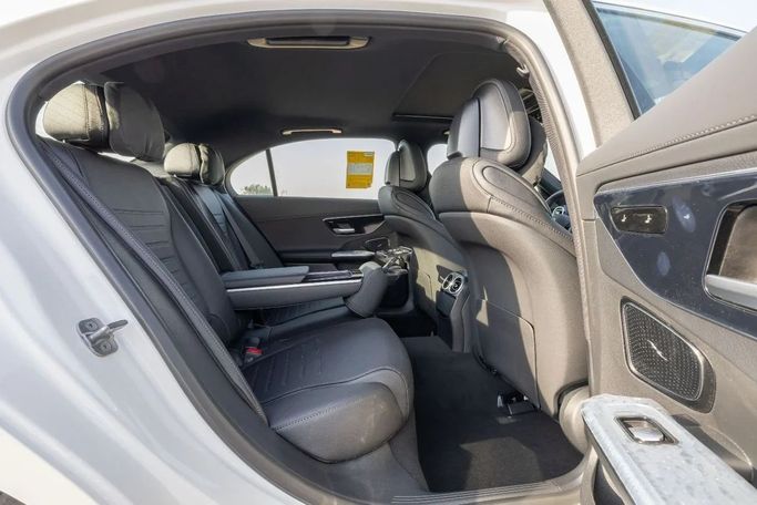 Новый Mercedes-Benz C-Class 200 L V (W206), 1.5 л, 2025 в Дубае от Laith Alobaidi Motors Белый цвет. Китайская | AUTO.AE
