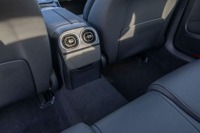 Новый Mercedes-Benz C-Class 200 L V (W206), 1.5 л, 2025 в Дубае от Laith Alobaidi Motors Белый цвет. Китайская | AUTO.AE