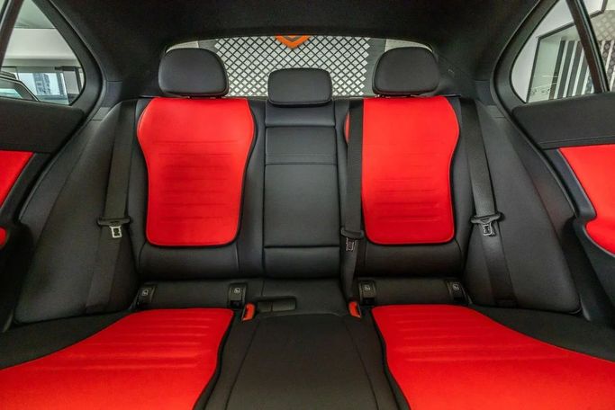 Подержанный Mercedes-Benz C-Class 300 V (W206), 2.0 л, 2022 в Дубае от Laith Alobaidi Motors Синий цвет. Европейская | AUTO.AE