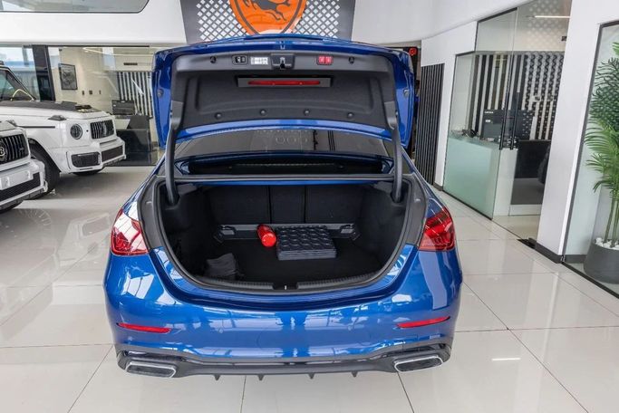 Подержанный Mercedes-Benz C-Class 300 V (W206), 2.0 л, 2022 в Дубае от Laith Alobaidi Motors Синий цвет. Европейская | AUTO.AE