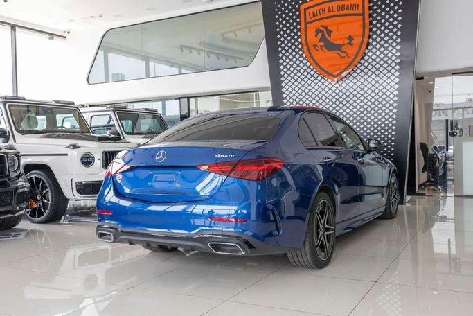 Подержанный Mercedes-Benz C-Class 300 V (W206), 2.0 л, 2022 в Дубае от Laith Alobaidi Motors Синий цвет. Европейская | AUTO.AE