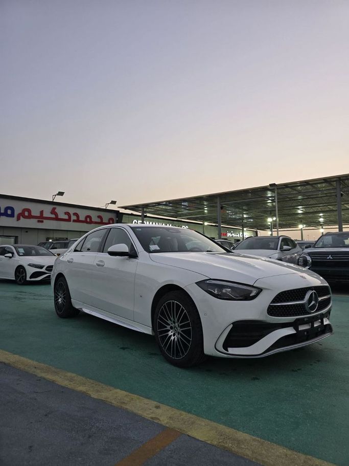 Новый Mercedes-Benz C-Class 200 L V (W206), 1.5 л, 2025 в Дубае от Mohamed Hakim Motors Белый цвет. Китайская | AUTO.AE