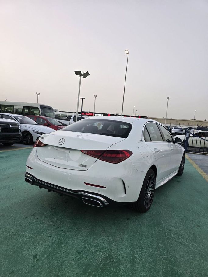 Новый Mercedes-Benz C-Class 200 L V (W206), 1.5 л, 2025 в Дубае от Mohamed Hakim Motors Белый цвет. Китайская | AUTO.AE