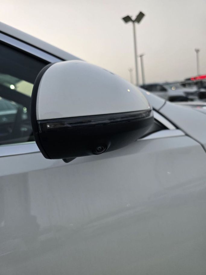 Новый Mercedes-Benz C-Class 200 L V (W206), 1.5 л, 2025 в Дубае от Mohamed Hakim Motors Белый цвет. Китайская | AUTO.AE