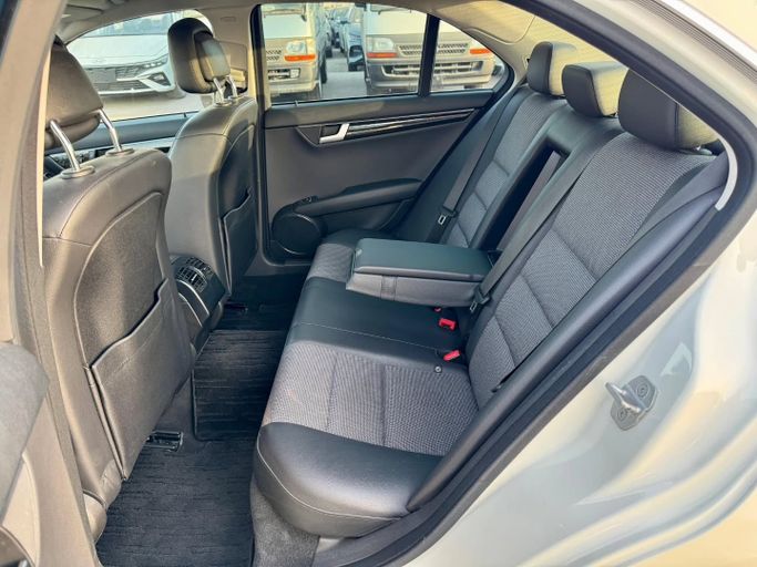 Подержанный Mercedes-Benz C-Class 350 III (W204) Рестайлинг, 3.5 л, 2012 в Дубае от Saeed Auto Белый цвет. Японская | AUTO.AE