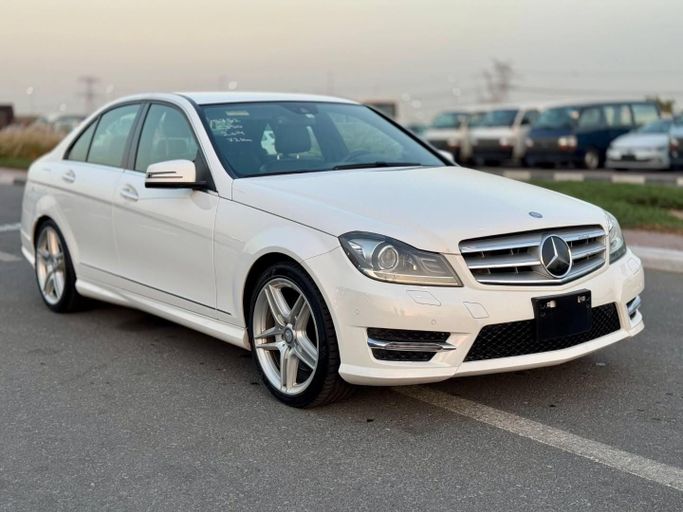 Подержанный Mercedes-Benz C-Class 350 III (W204) Рестайлинг, 3.5 л, 2014 в Дубае от Saeed Auto Белый цвет. Японская | AUTO.AE