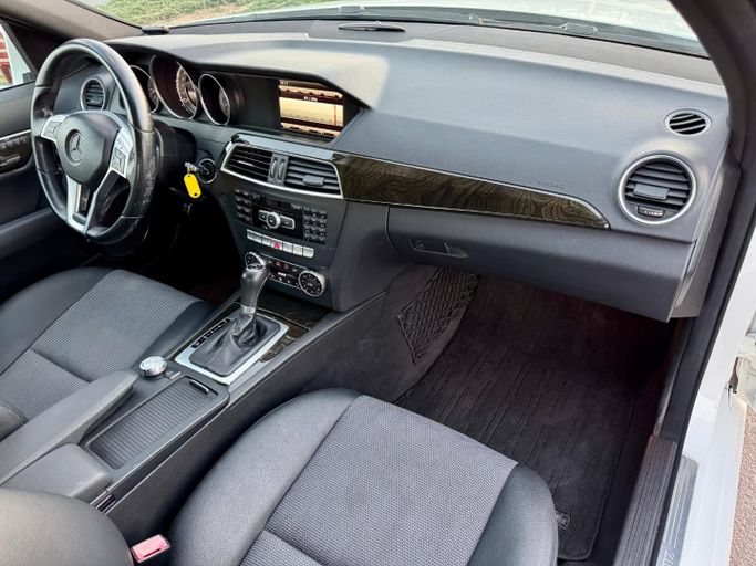 Подержанный Mercedes-Benz C-Class 350 III (W204) Рестайлинг, 3.5 л, 2014 в Дубае от Saeed Auto Белый цвет. Японская | AUTO.AE