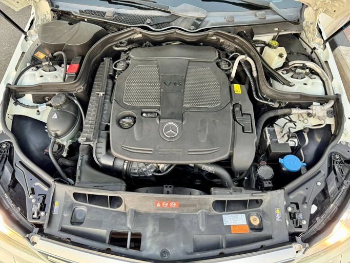 Подержанный Mercedes-Benz C-Class 350 III (W204) Рестайлинг, 3.5 л, 2014 в Дубае от Saeed Auto Белый цвет. Японская | AUTO.AE