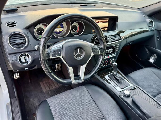 Подержанный Mercedes-Benz C-Class 350 III (W204) Рестайлинг, 3.5 л, 2014 в Дубае от Saeed Auto Белый цвет. Японская | AUTO.AE
