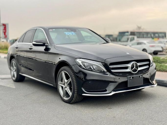 Подержанный Mercedes-Benz C-Class 200 IV (W205), 2.0 л, 2016 в Дубае от Saeed Auto Черный цвет. Японская | AUTO.AE