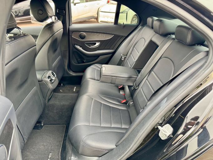 Подержанный Mercedes-Benz C-Class 200 IV (W205), 2.0 л, 2016 в Дубае от Saeed Auto Черный цвет. Японская | AUTO.AE