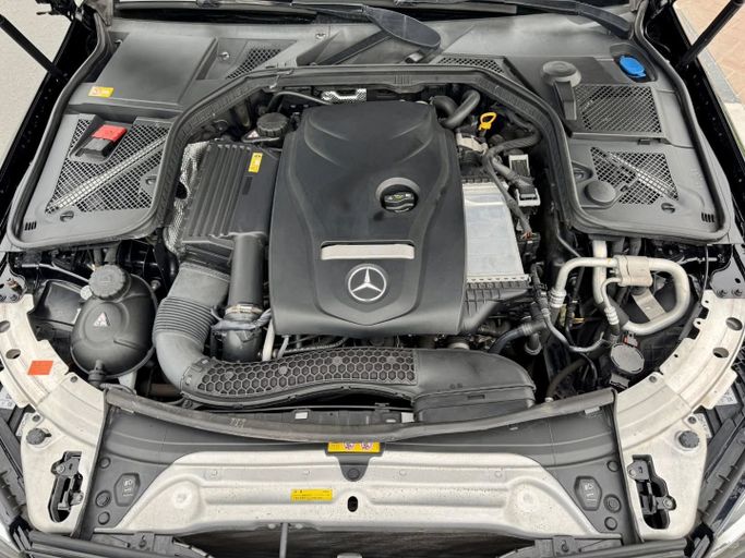 Подержанный Mercedes-Benz C-Class 200 IV (W205), 2.0 л, 2016 в Дубае от Saeed Auto Черный цвет. Японская | AUTO.AE