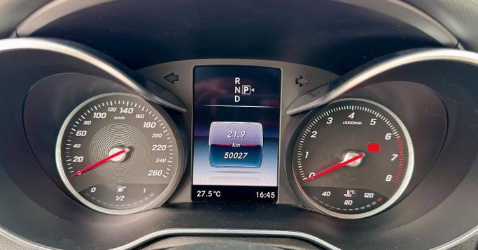 Подержанный Mercedes-Benz C-Class 200 IV (W205), 2.0 л, 2016 в Дубае от Saeed Auto Черный цвет. Японская | AUTO.AE