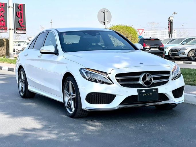 Подержанный Mercedes-Benz C-Class 200 IV (W205), 2.0 л, 2016 в Дубае от Saeed Auto Белый цвет. Японская | AUTO.AE
