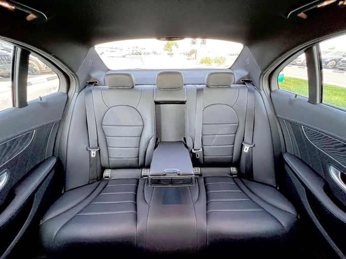 Подержанный Mercedes-Benz C-Class 200 IV (W205), 2.0 л, 2016 в Дубае от Saeed Auto Белый цвет. Японская | AUTO.AE