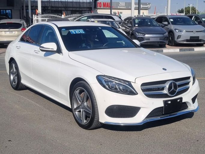 Подержанный Mercedes-Benz C-Class 200 IV (W205), 2.0 л, 2016 в Дубае от Saeed Auto Белый цвет. Японская | AUTO.AE