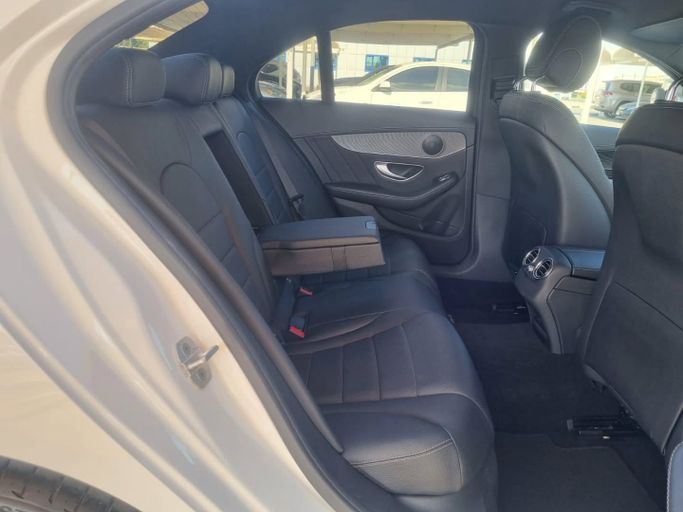 Подержанный Mercedes-Benz C-Class 200 IV (W205), 2.0 л, 2016 в Дубае от Saeed Auto Белый цвет. Японская | AUTO.AE