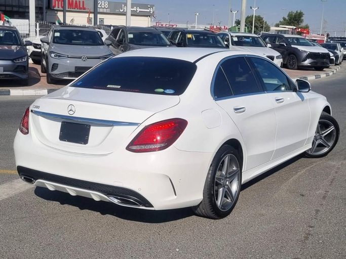 Подержанный Mercedes-Benz C-Class 200 IV (W205), 2.0 л, 2016 в Дубае от Saeed Auto Белый цвет. Японская | AUTO.AE