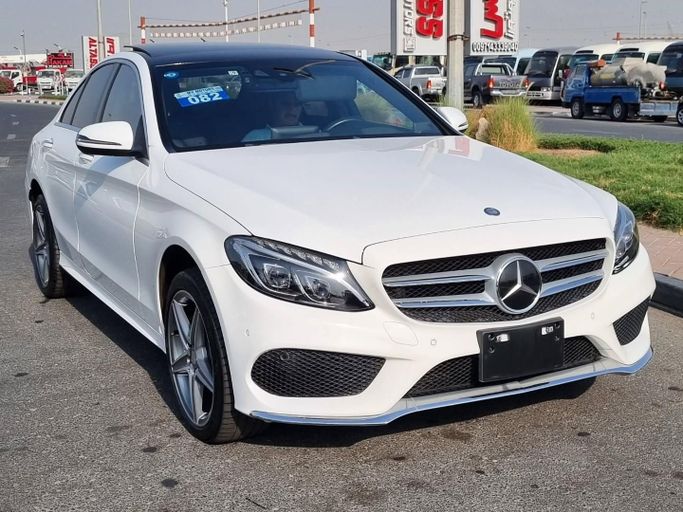 Подержанный Mercedes-Benz C-Class 200 IV (W205), 2.0 л, 2016 в Дубае от Saeed Auto Белый цвет. Японская | AUTO.AE