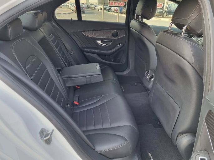 Подержанный Mercedes-Benz C-Class 200 IV (W205), 2.0 л, 2016 в Дубае от Saeed Auto Белый цвет. Японская | AUTO.AE